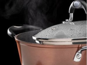 В Якутске 4-летняя девочка упала в кастрюлю с кипятком