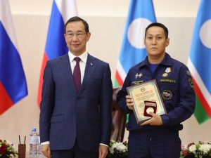 Айсен Николаев вручил государственные награды работникам лесной охраны Якутии