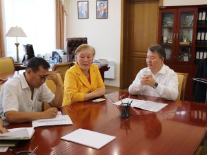 Алексей Стручков поручил завершить строительство сквера имени Куннук Урастырова в Амгинском районе