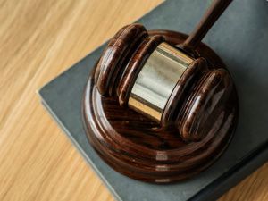 Начальнику участка «Сахателекома» изменили меру пресечения