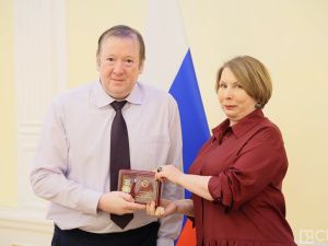 Сотрудники ЗАГСа в Якутии отметили профессиональный праздник