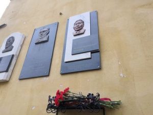 В Якутске установлена мемориальная доска первому министру культуры
