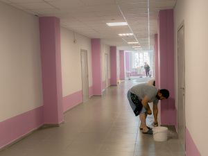 Евгений Григорьев осмотрел Саха-корейскую школу и школу № 16 после капитального ремонта