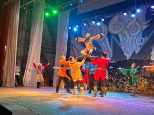 Показать Сияние севера: артисты Театра танца Якутии вернулись с гастролей из новых регионов России