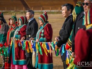 Айсена Николаева благословили