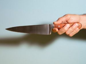 В Якутии рецидивист ранил ножом мужчину, похитил его и угнал автомобиль