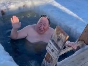 Потеплело: Народный синоптик Тускул из проруби известил, что весна на подходе!