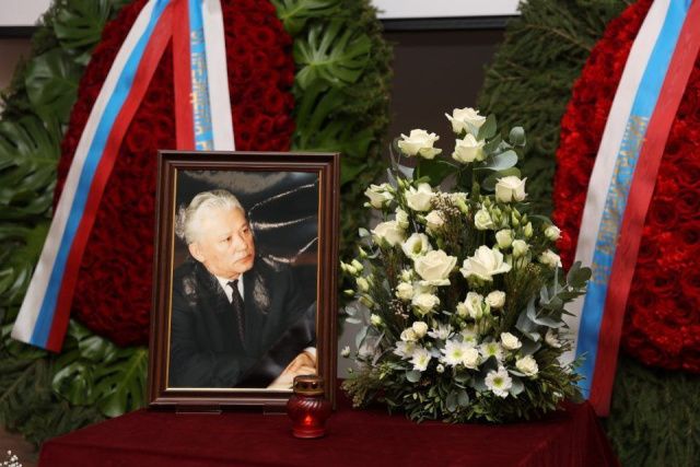 В Москве началась церемония прощания с первым президентом Якутии Михаилом Николаевым