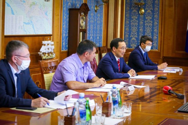 Айсен Николаев рассмотрел ход реализации в республике нацпроектов «Международная кооперация и экспорт» и «Цифровая экономика»