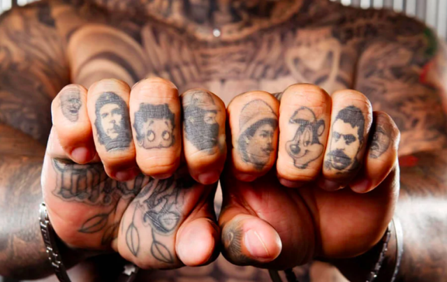 В Якутске сидельца оштрафовали за наколку