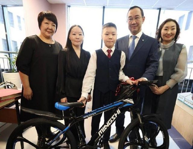 Глава Якутии исполнил мечту сына героически погибшего бойца СВО