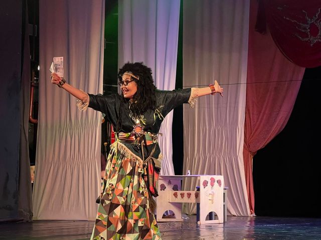 Искрометная комедия «Соргулаах суорумньу» («Сватовство») к юбилею Дмитрия Наумова — ТЮЗ