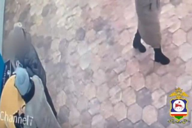 Мошенники обманули двух пожилых якутянок. Одну из них аферисты использовали в качестве курьера