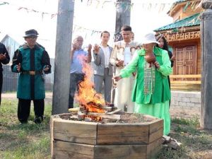 Осужденный певец Сиэйэ Уола выступил на концерте 