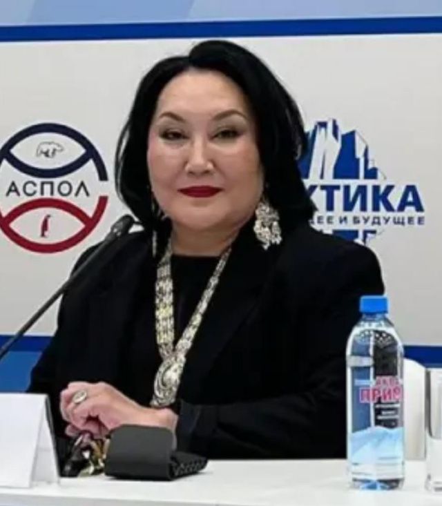 Судебный пристав переквалифицировался в артиста-инструменталиста, после чего директора театра оштрафовали