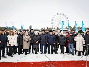 В Якутии районным управлениям ветеринарии вручили ключи от 22-х новых спецавтомашин