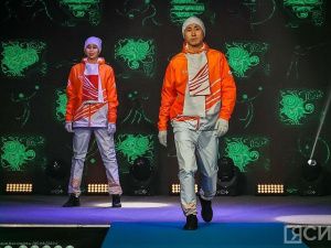 Очертания крыла стерха нанесли на экипировку участников эстафеты огня VIII игр «Дети Азии»