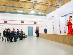 Юрий Трутнев и Айсен Николаев посетили Высшую школу музыки в Якутске