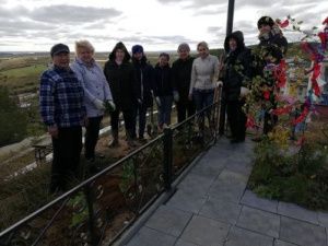 В микрорайоне Кангалассы на «Трибуне счастья» прошла осенняя посадка саженцев