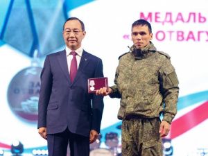 Государственные награды вручили воинам-якутянам на II Антифашистском форуме в Якутске