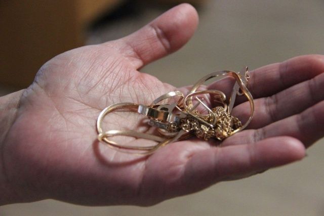 В Якутске сосед обворовал пенсионерку