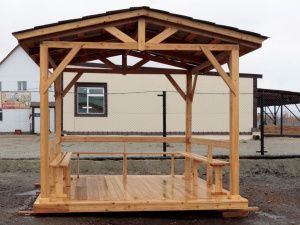 Осужденные исправительной колонии № 6 в Мохсоголлохе изготавливают срубы домов и беседки