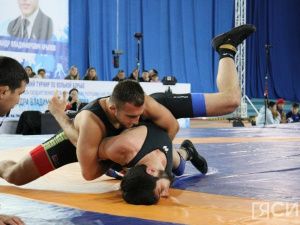 Красноярская школа борьбы оказалась лучшей на турнире Александра Крылова в Якутске