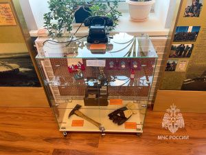 В Ленске открылась тематическая выставка спасателей