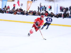 Зрелищной ничьей завершился матч звёзд мирового хоккея с якутской командой у Ленских столбов