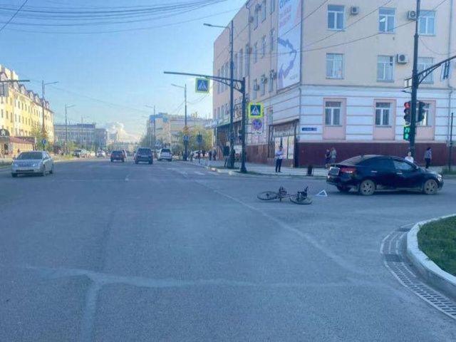 В Якутске пьяный велосипедист попал в ДТП: Он госпитализирован в нейрохирургическое отделение