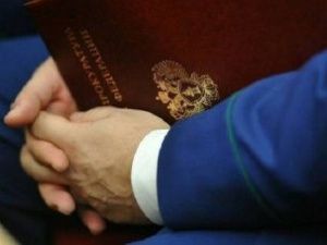 В Чурапчинском улусе директор организации незаконно взял на работу супругу и премировал ее