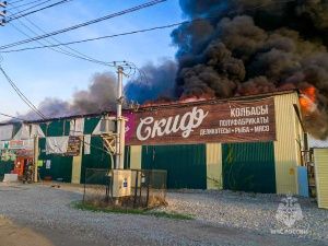 Крупный пожар на ГРЭСе: Сгорели оптовые магазины и склады