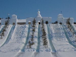 Катание с популярной ледяной горки привело к уголовному делу