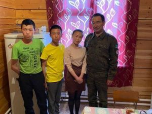 В селе Берёзовка Айсен Николаев посетил многодетную семью