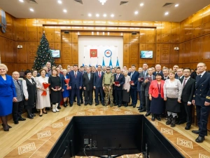 Айсен Николаев вручил якутянам государственные награды