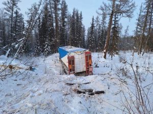 В Якутии двое человек пострадали в слетевшем в кювет автомобиле