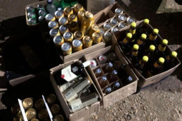 Бутлегеры продолжают продавать алкоголь из салонов автомобилей 