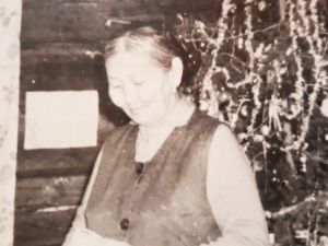 Нюрбинские следователи навестили прославленного ветерана тыла Марию Мандарову