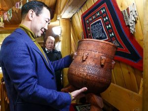 В Якутии учредят стипендии народным мастерам