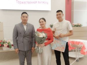 В Якутске состоялась торжественная выписка тройни