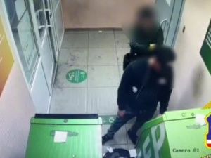 Уроженец Киргизии задержан полицейскими за кражу из лотка банкомата