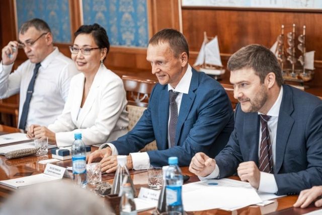 Лондон, Кипр, Калининград – и точка на карте в Кобяйском улусе: кто заработал на якутском серебре