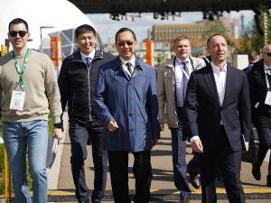 Айсен Николаев открыл павильон Якутии на X международной технологической конференции Startup Village