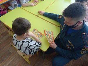 Инспекторы ГПН встретились с воспитанниками детского сада г. Нерюнгри