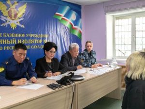 Уполномоченный по правам человека в Республике Саха (Якутия) Сардана Гурьева и старший помощник прокурора Республики Саха (Якутия) Тимур Никифоров провели личный прием в следственном изоляторе