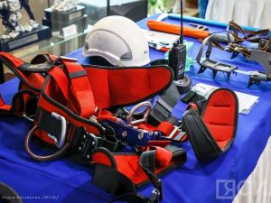 Спасатели эвакуировали в базовый лагерь на Эльбрусе альпинистов из Якутии, запросивших помощь