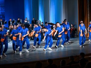 Айсен Николаев поздравил коммунальщиков Якутии с профессиональным праздником