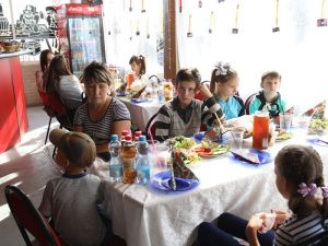 В социальной столовой прошла благотворительная акция «Собери ребенка в школу»