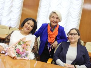 Айсен Николаев вручил государственные награды матерям Якутии