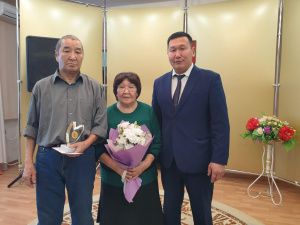 Две семьи из Хангаласского района Якутии награди знаком «Семейная доблесть»